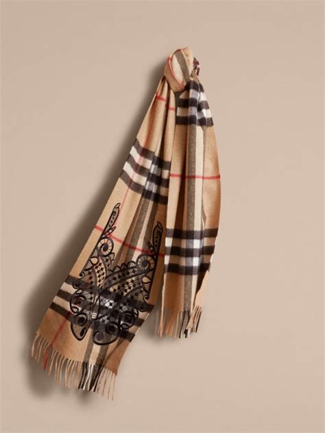 sciarpa burberry come indossarla